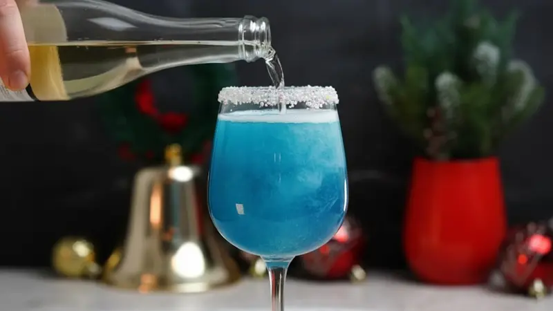 Pour and crown with bubbles